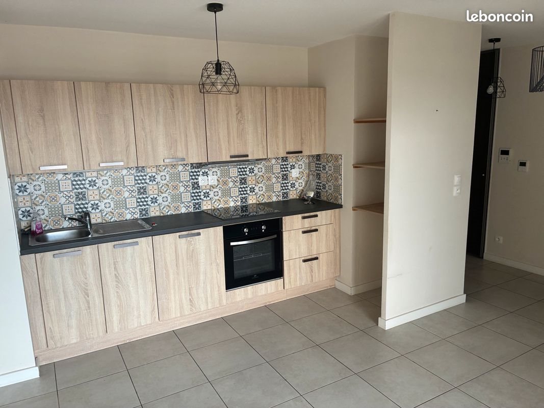 Appartement à louer, 40m², Sathonay-Camp