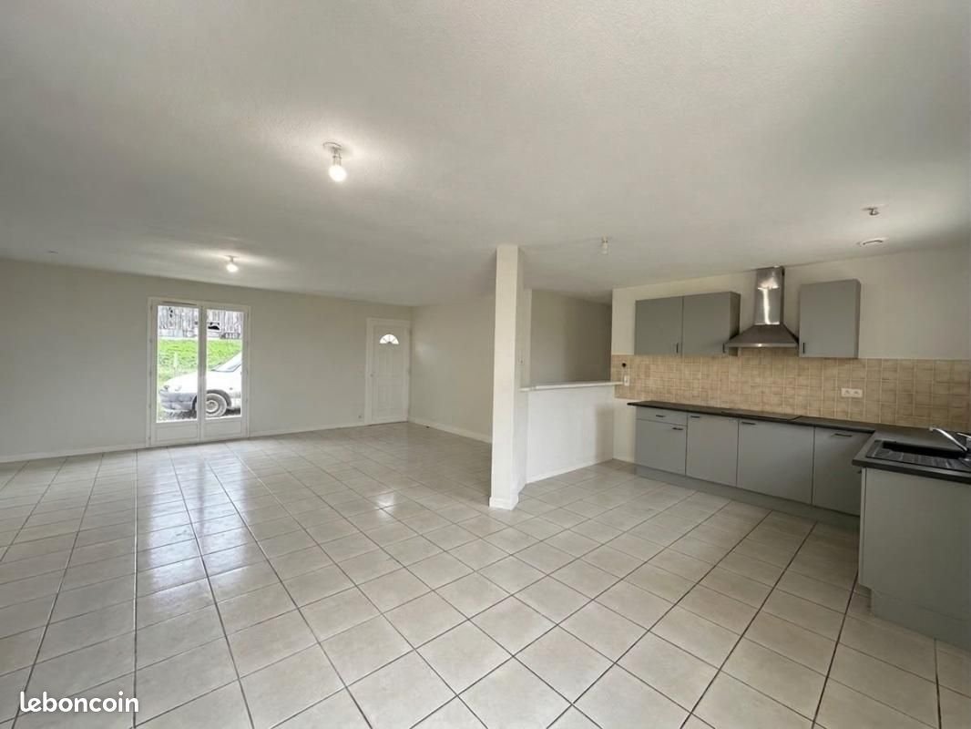Maison à louer, 99m², Luzillat