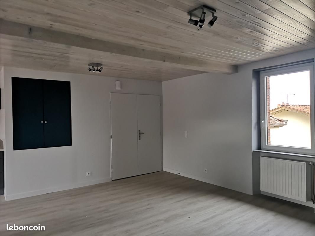 Maison à louer, 67m², Courpière
