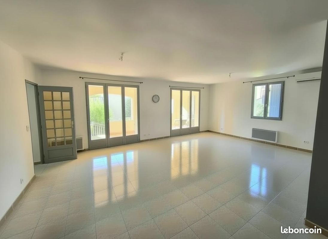 Appartement à louer, 113m², Lambesc