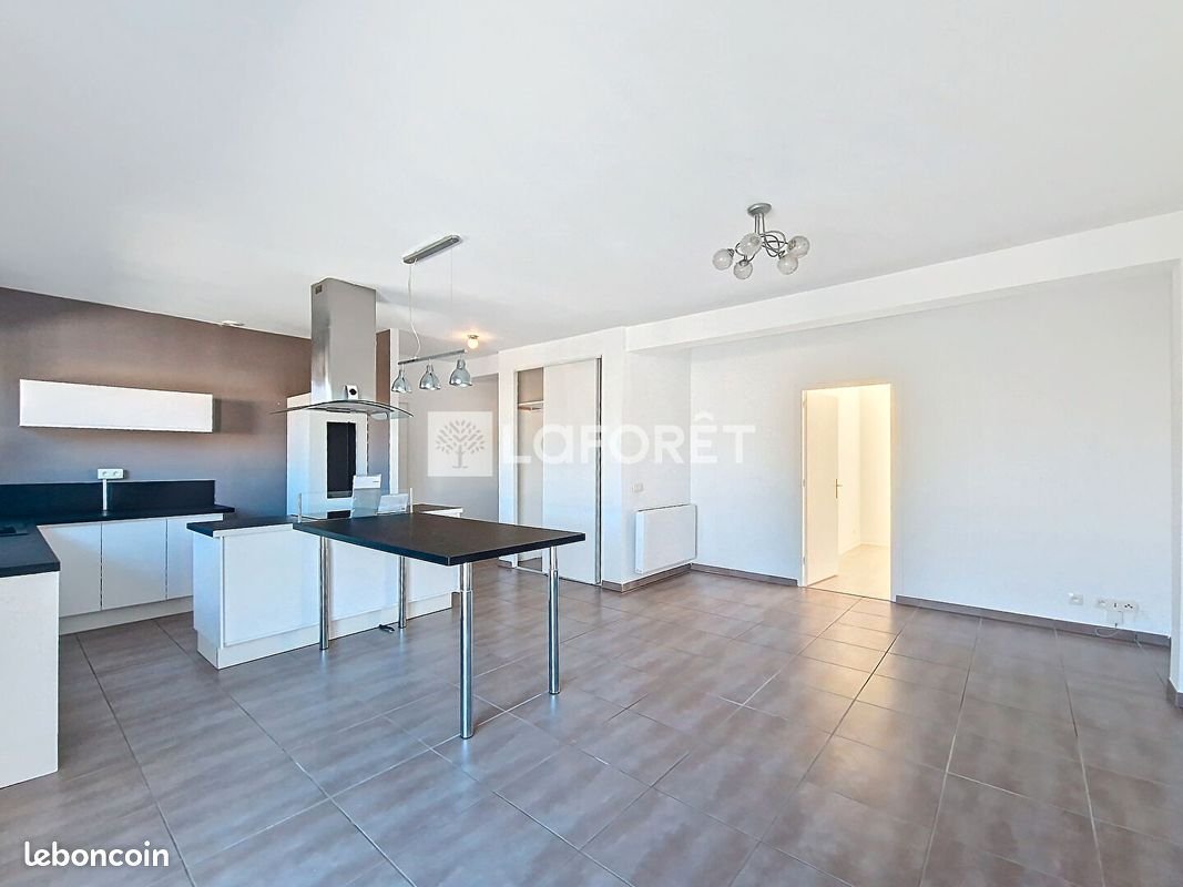 Appartement à louer, 68m², Billère