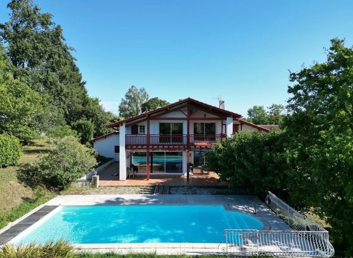Maison à vendre, 251m², Cambo-les-Bains