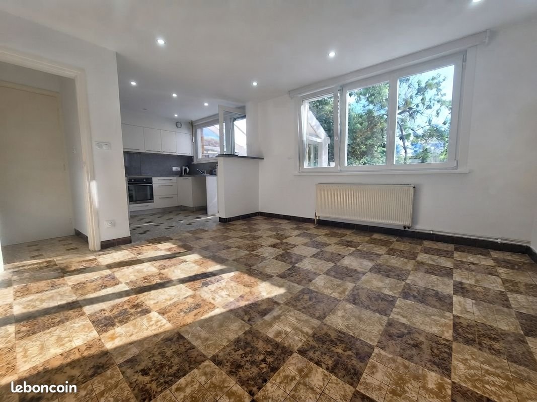Maison à louer, 84m², Roquetoire