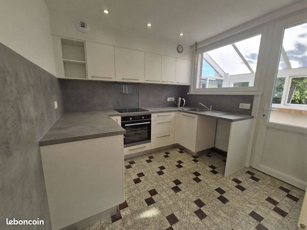 Maison à louer, 84m², Roquetoire