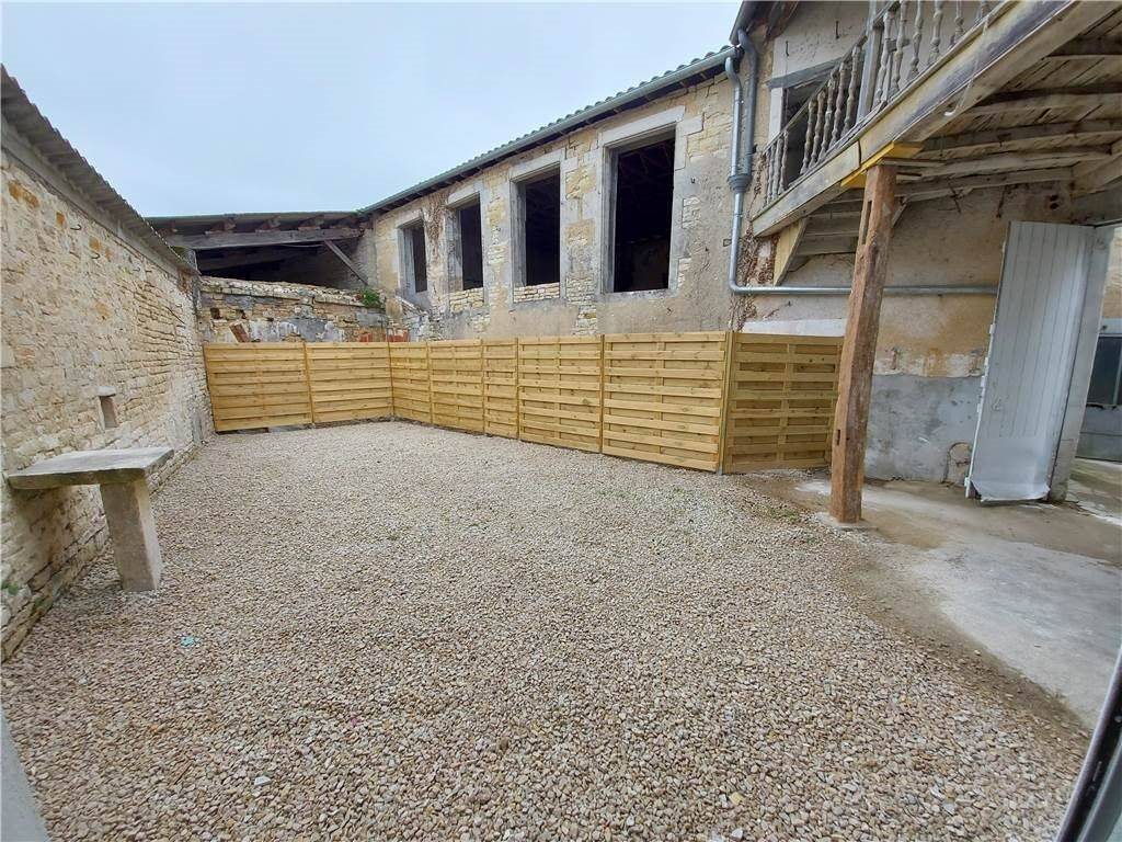 Maison à louer, 185m², Aigre