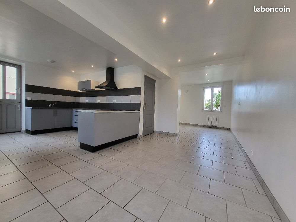 Maison à louer, 82m², Saint-Lubin-des-Joncherets