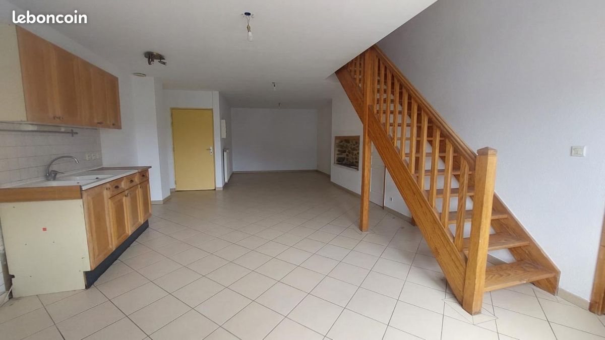 Appartement à louer, 120m², Montécheroux