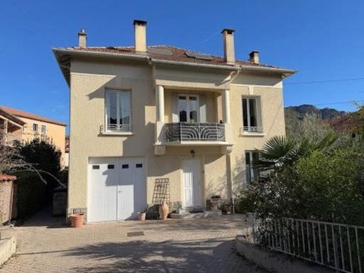 Maison 10 pièces 253 m² · à Digne-les-Bains · 253 m² · 424 000 €