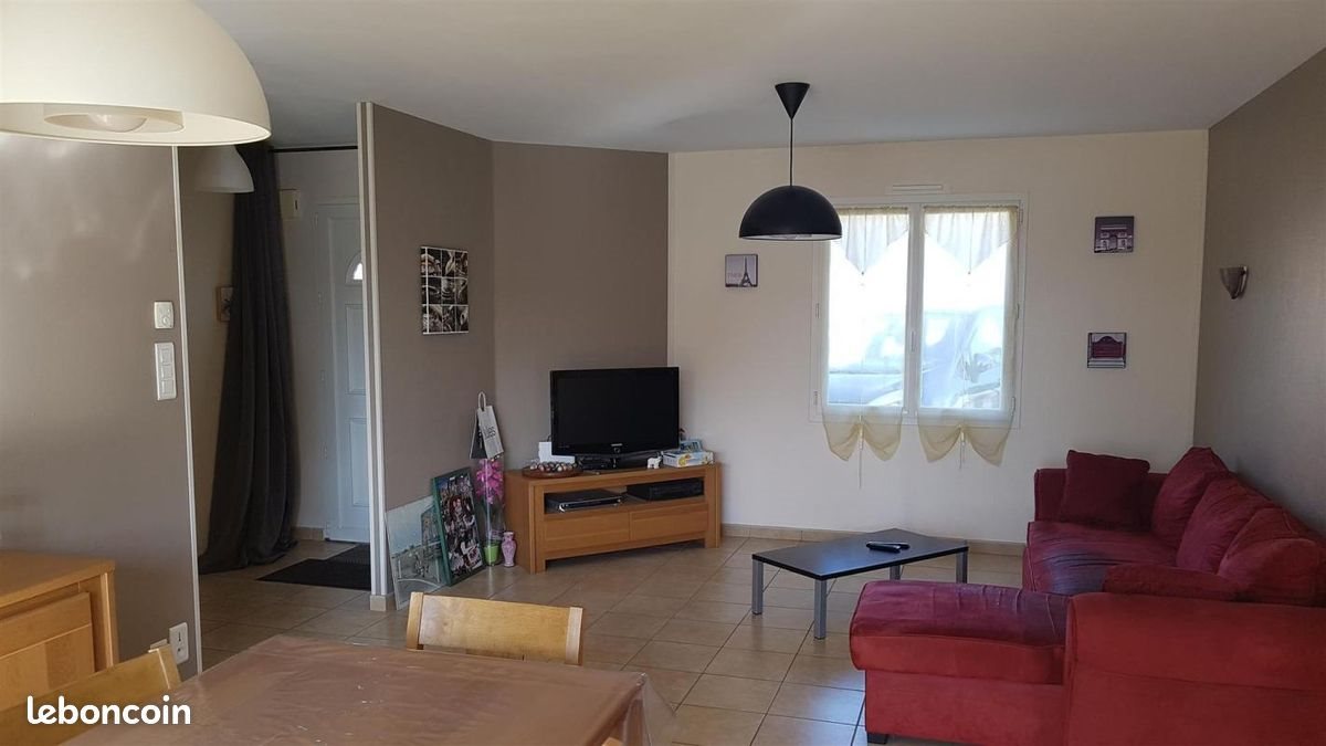Maison à louer, 93m², Montournais