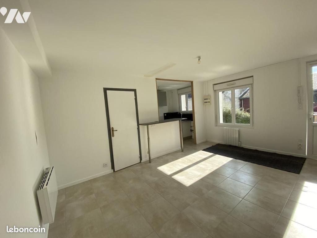 Maison à louer, 78m², Feneu