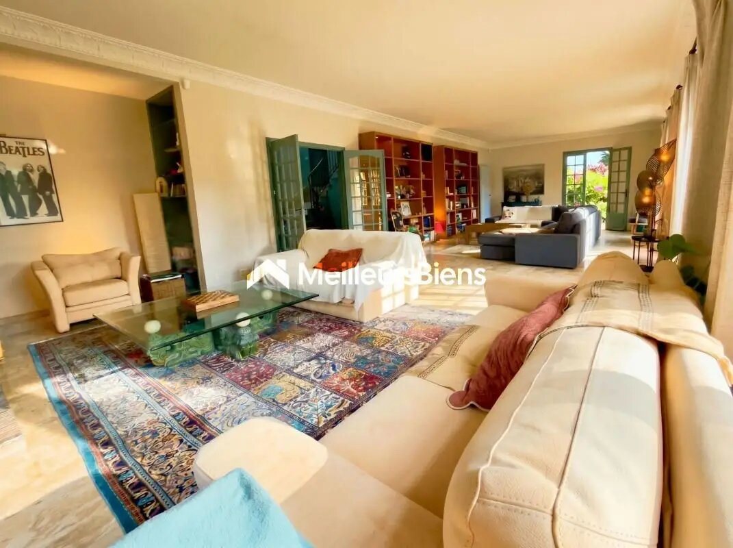 Maison à vendre, 590m², Feucherolles
