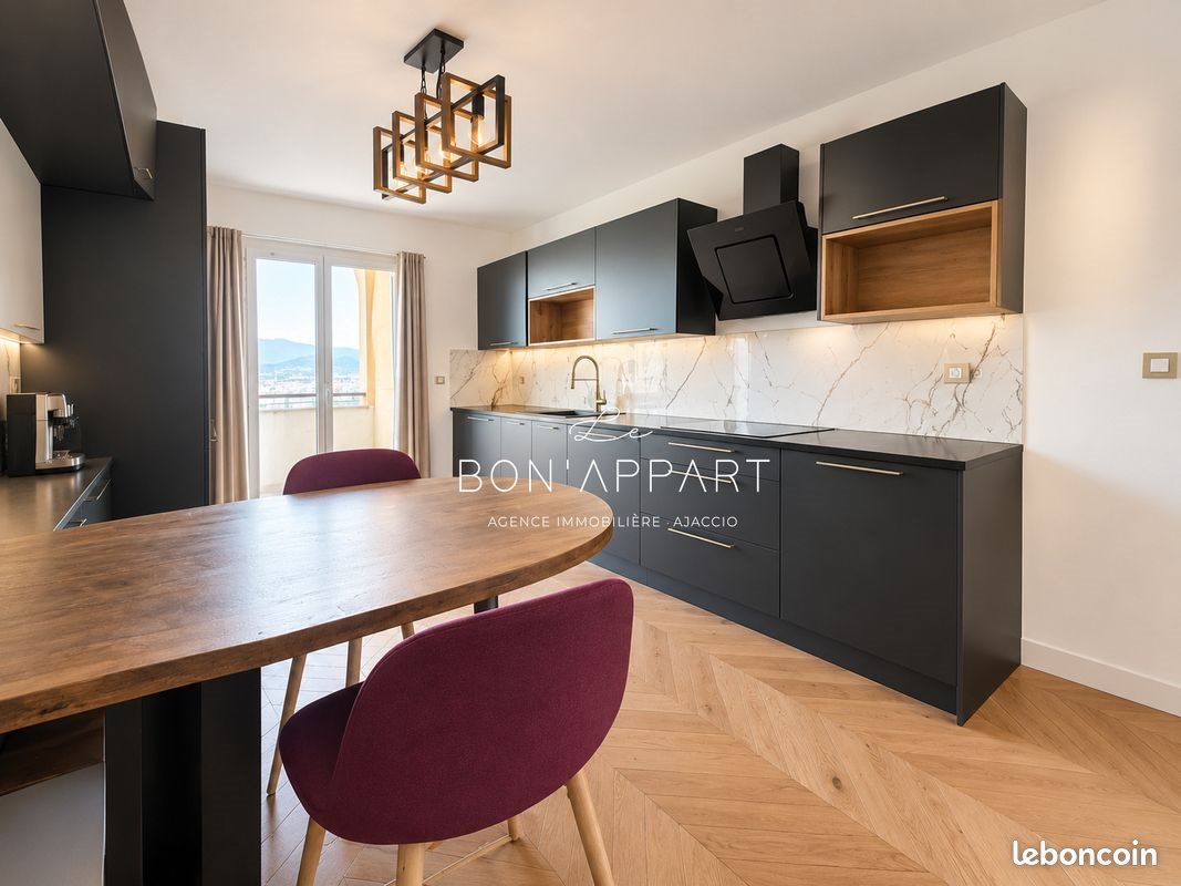 Appartement à louer, 78m², Ajaccio
