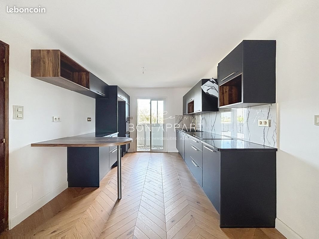 Appartement à louer, 78m², Ajaccio