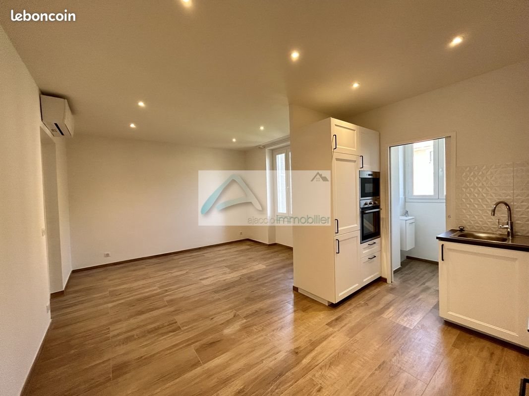 Appartement à louer, 58m², Ajaccio