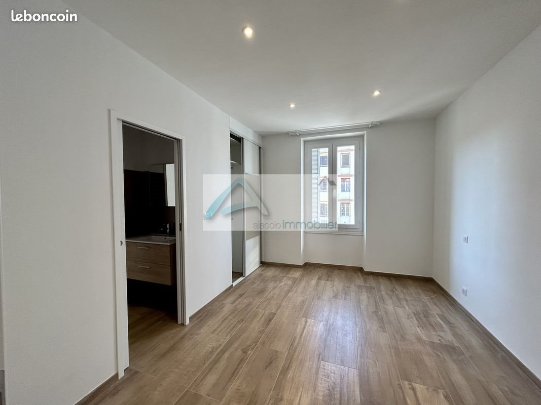 Appartement à louer, 58m², Ajaccio