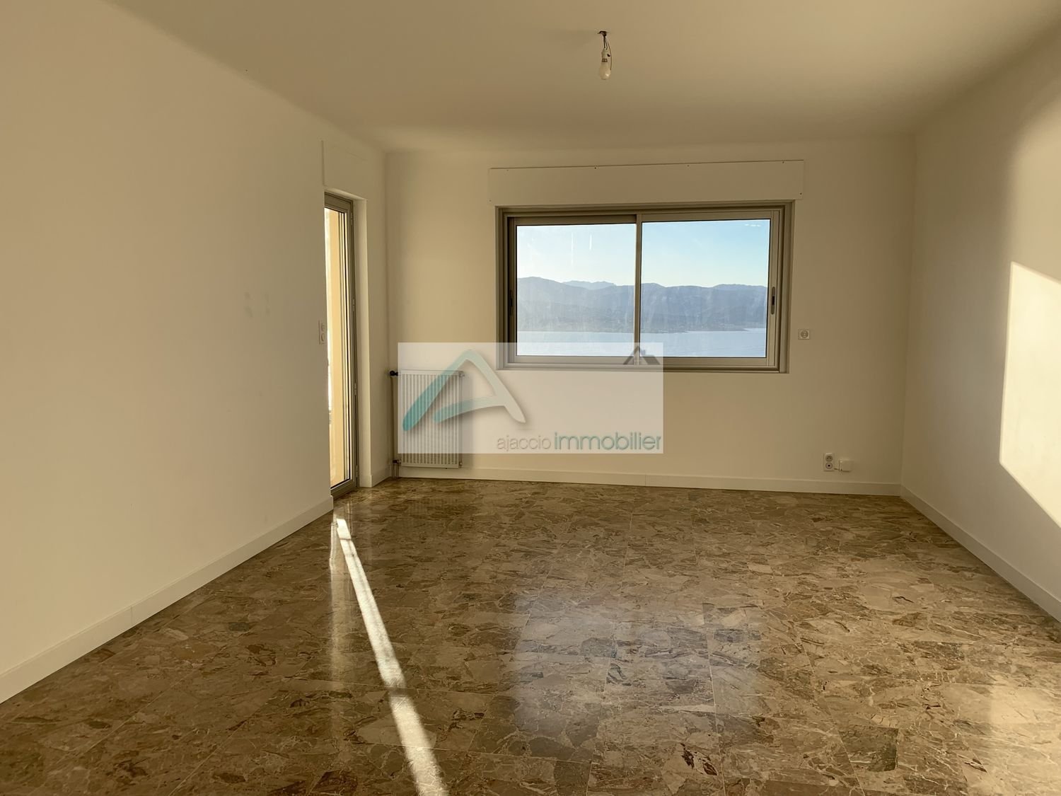 Appartement à louer, 70m², Ajaccio