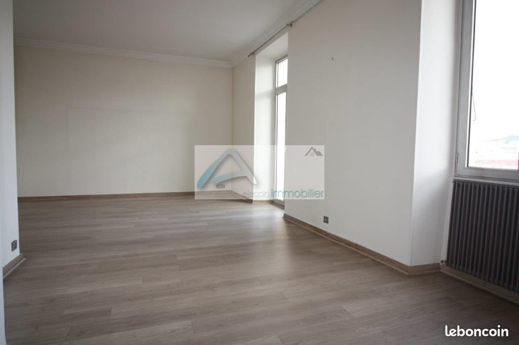 Appartement à louer, 96m², Ajaccio
