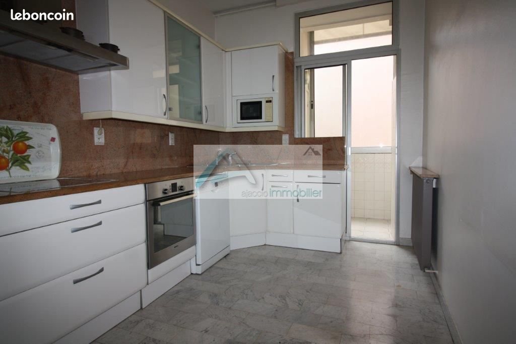 Appartement à louer, 96m², Ajaccio