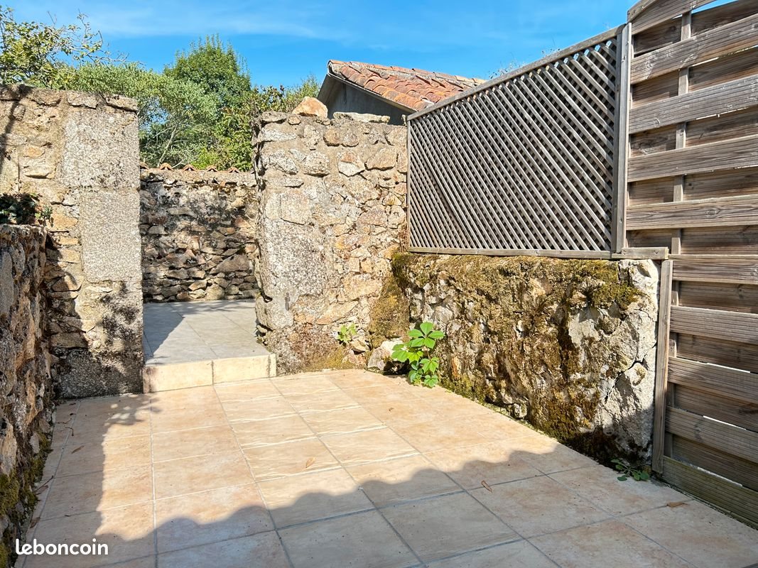 Maison à louer, 61m², Amailloux