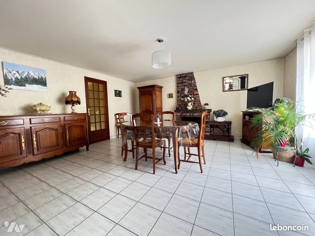 Maison à vendre, 178m², Lusanger