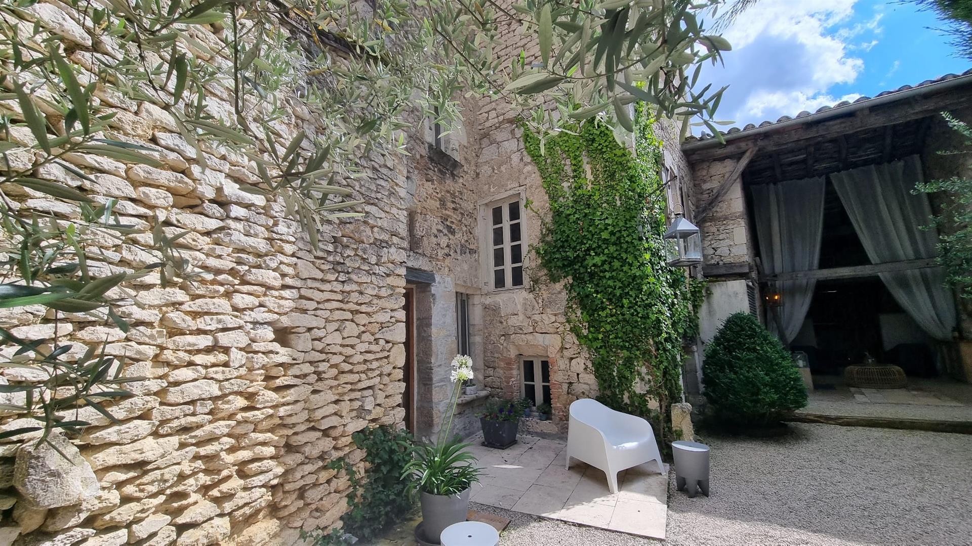 Maison à vendre, 400m², Montcuq