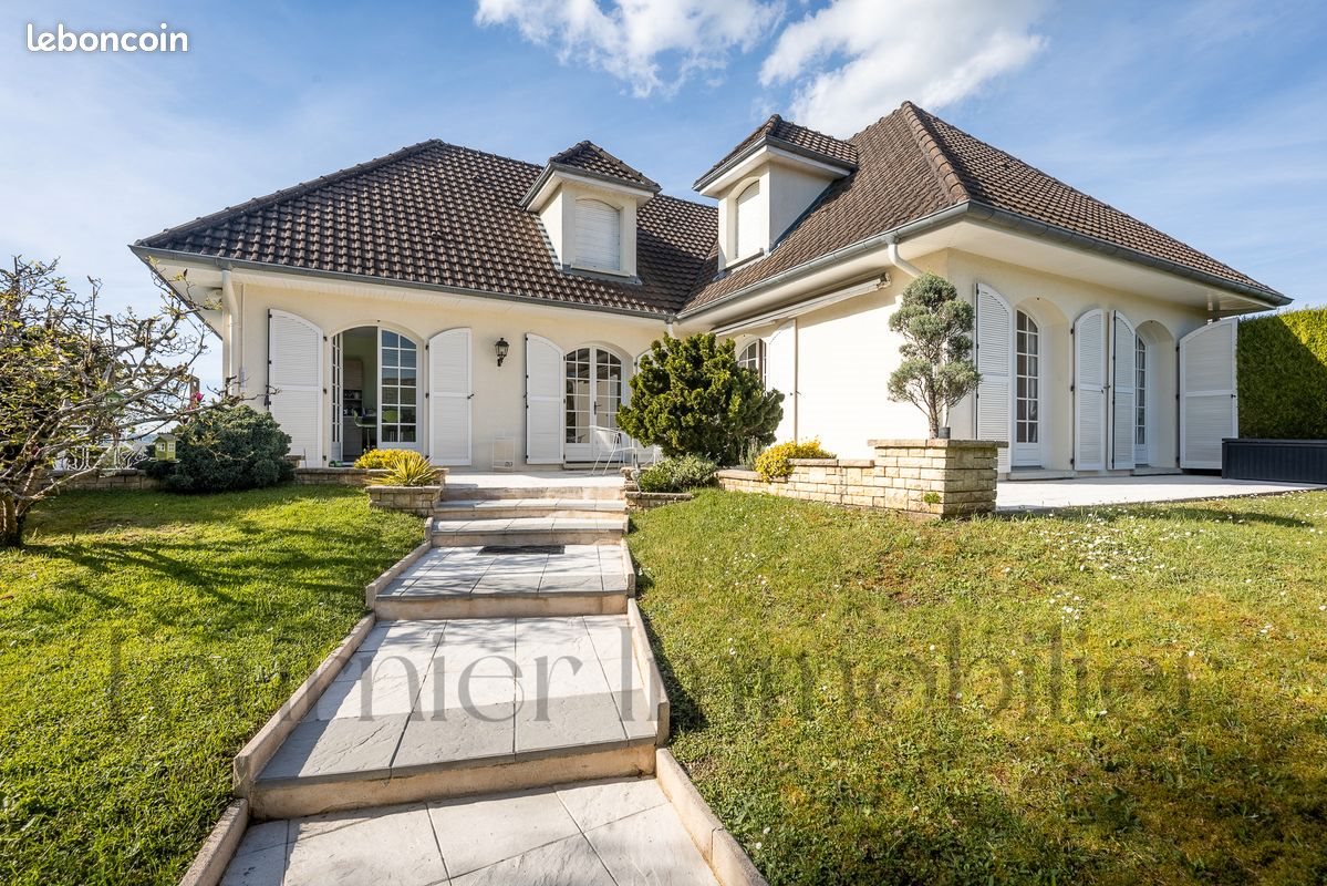 Maison à vendre, 210m², Geneuille