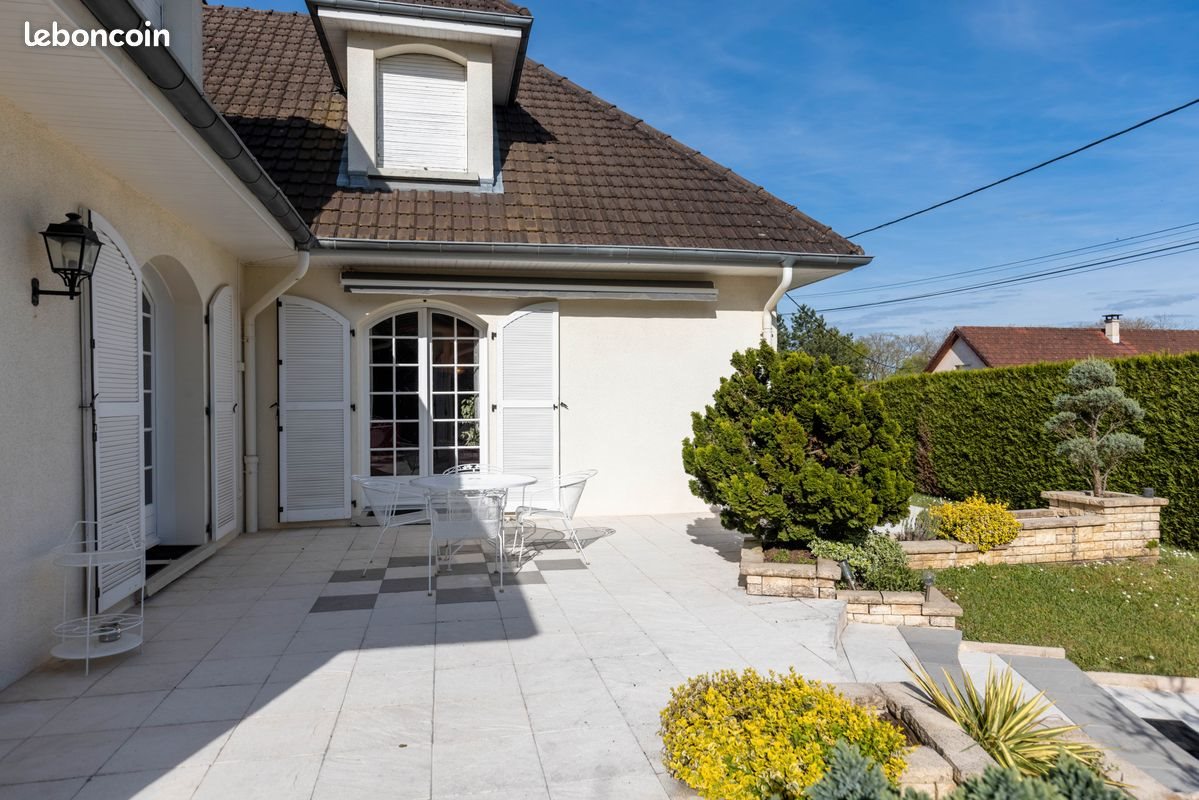 Maison à vendre, 210m², Geneuille