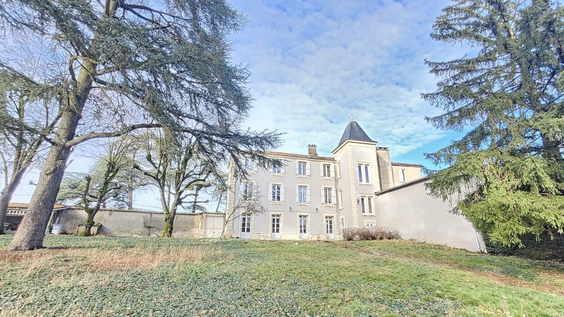 Maison à vendre, 450m², L'Etrat