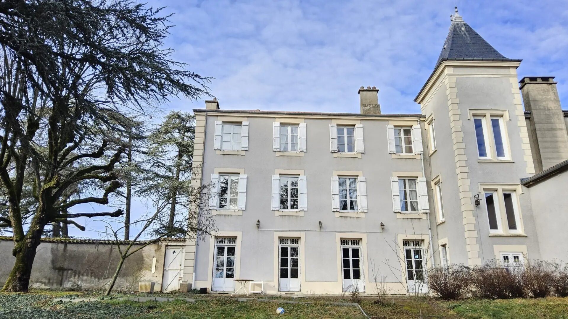 Maison à vendre, 450m², L'Etrat