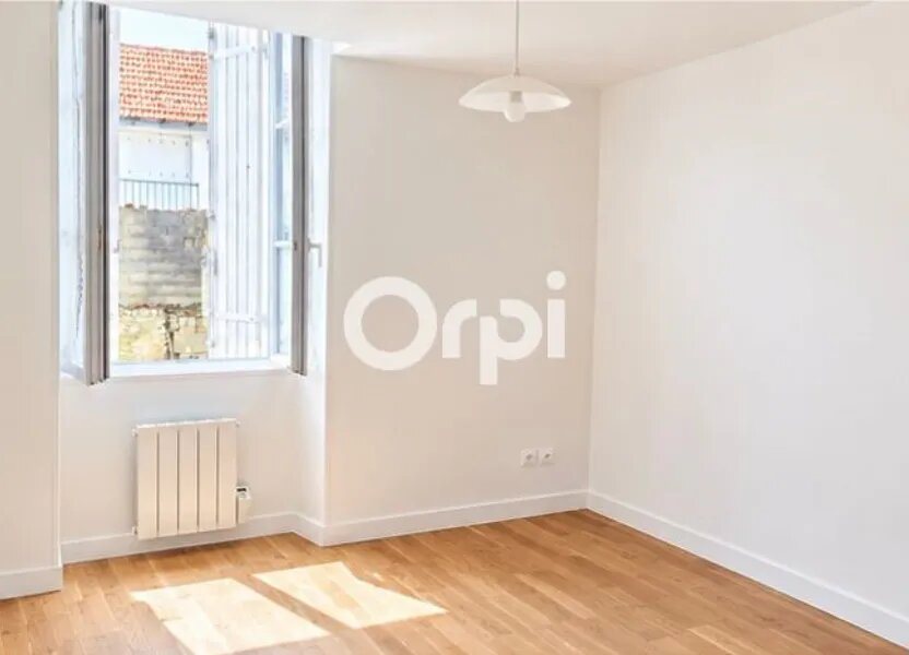 Appartement à louer, 24m², Saintes