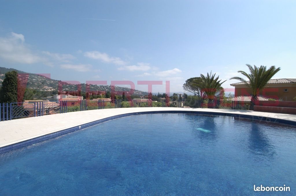 Appartement à louer, 132m², Mandelieu-la-Napoule