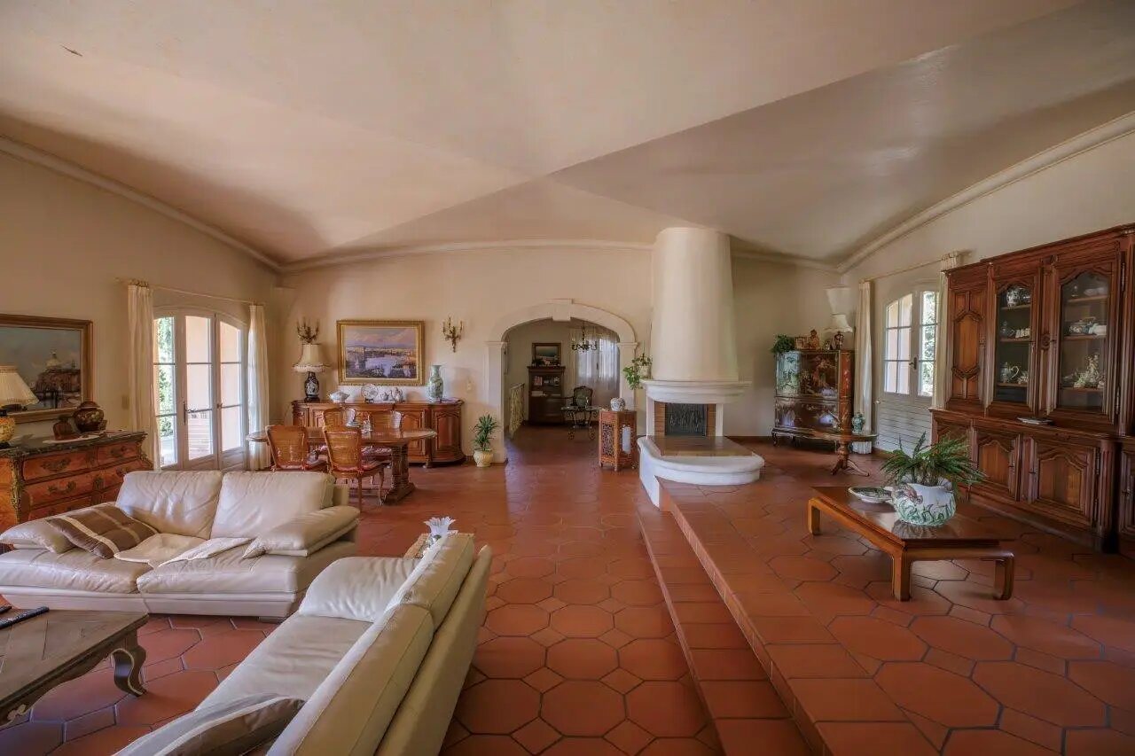 Maison à vendre, 385m², Simiane-Collongue