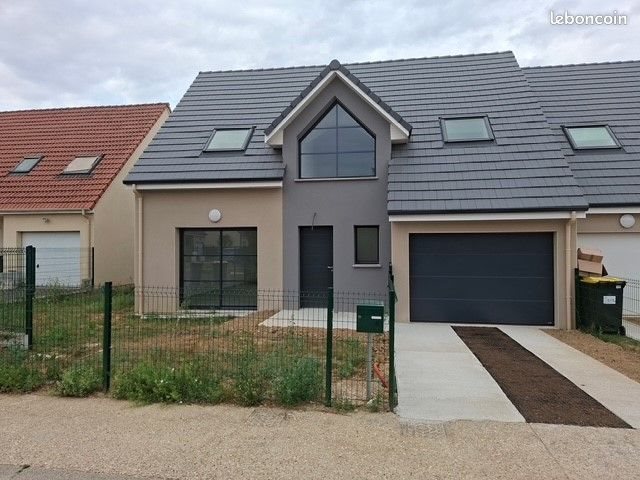 Maison à louer, 110m², Saint-Sébastien-de-Morsent