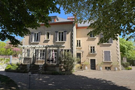 Maison 12 pièces 456 m² · à Nevers · 456 m² · 866 000 €
