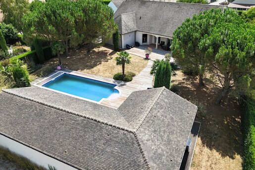Maison 7 pièces 261 m² · à Allériot · 261 m² · 980 000 €