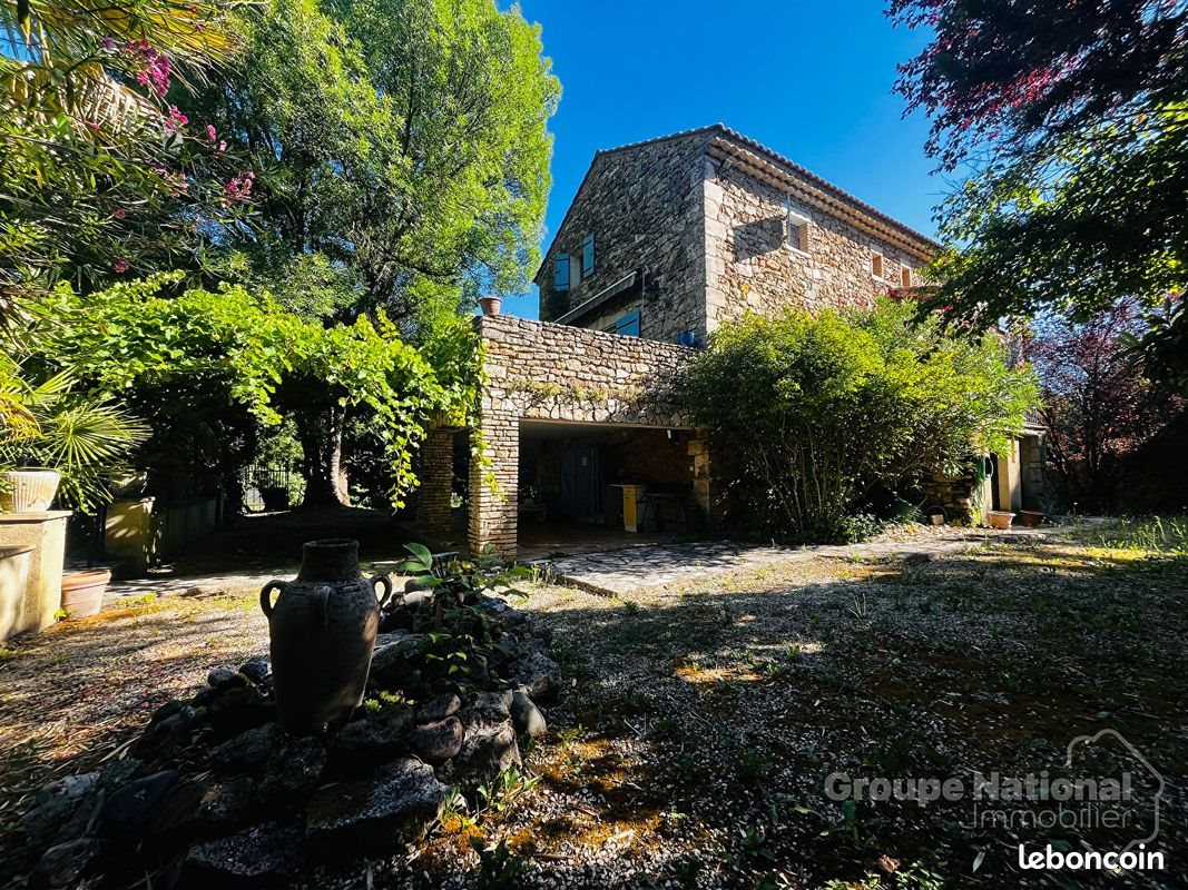 Maison à vendre, 234m², Saint-Julien-de-Peyrolas