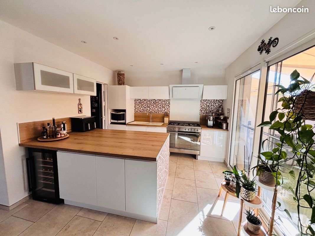 Appartement à louer, 70m², Eyguières