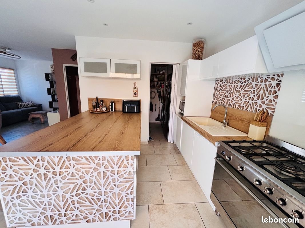 Appartement à louer, 70m², Eyguières
