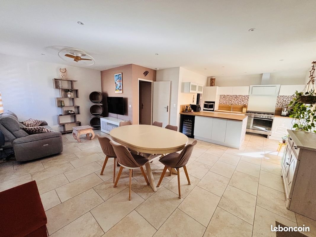 Appartement à louer, 70m², Eyguières