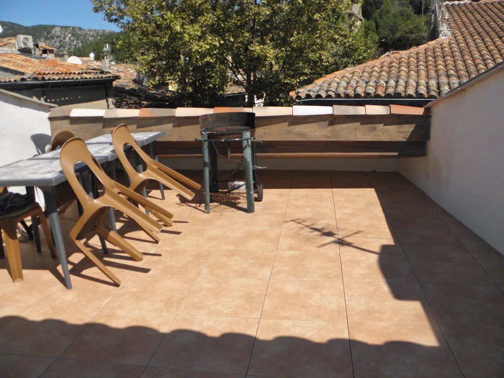 Appartement à louer, 91m², La Roquebrussanne