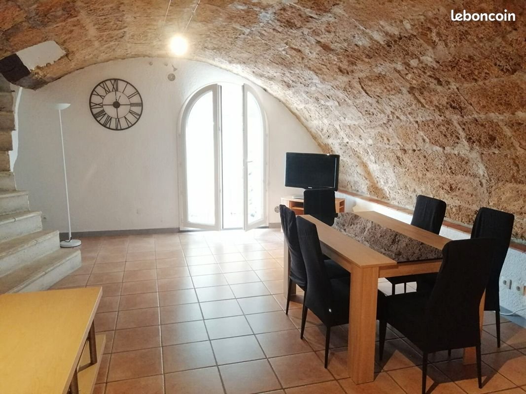 Appartement à louer, 61m², Méounes-lès-Montrieux