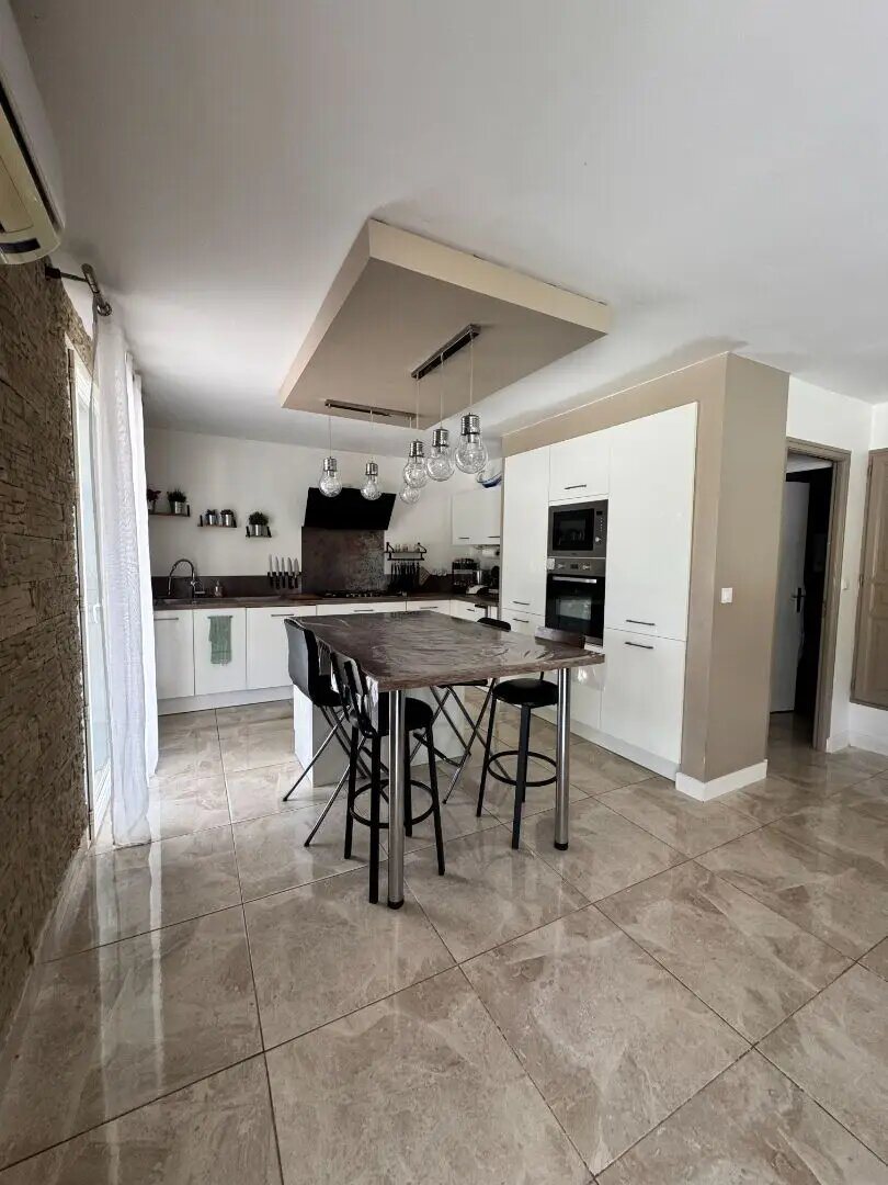 Maison à vendre, 296m², Saint-Maximin-la-Sainte-Baume