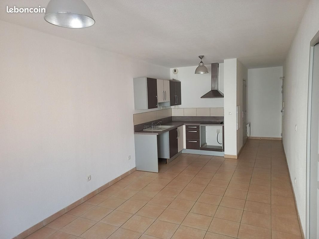 Appartement à louer, 38m², La Roquebrussanne