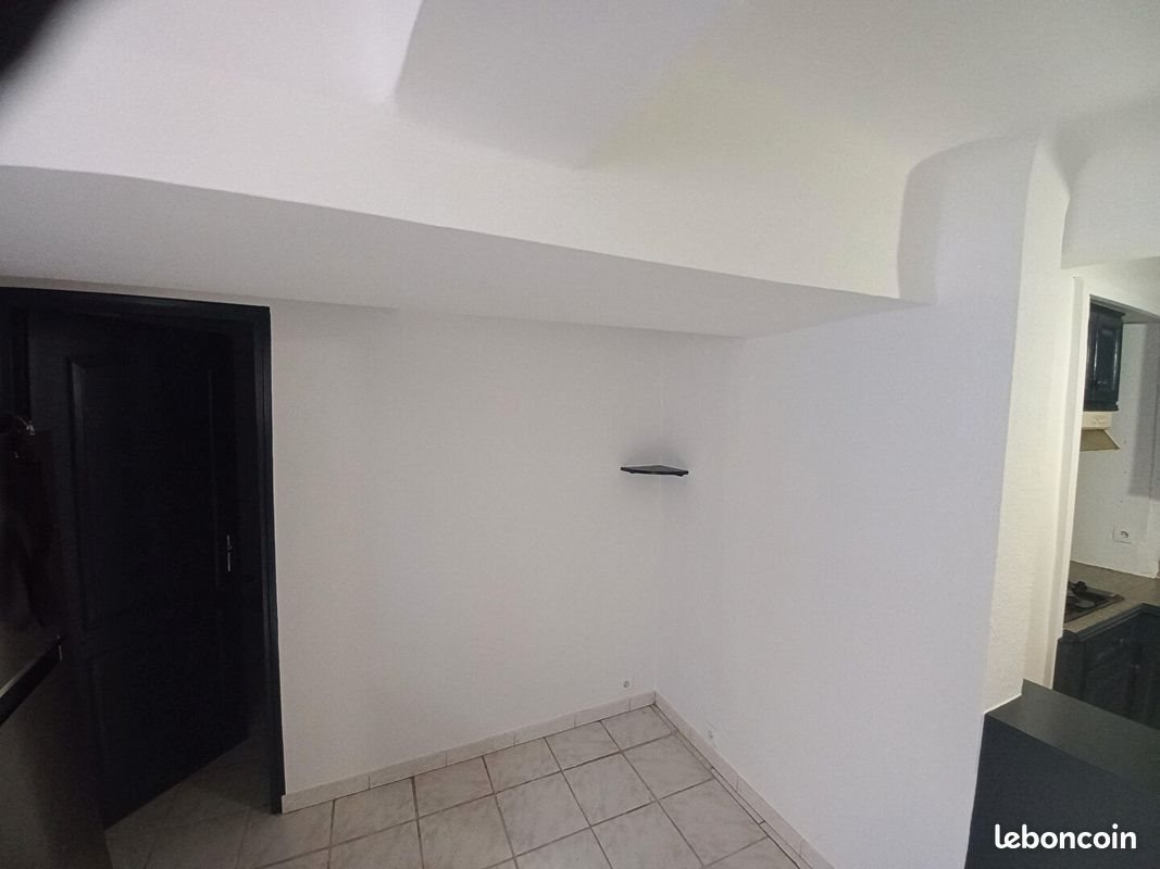 Appartement à louer, 31m², La Roquebrussanne