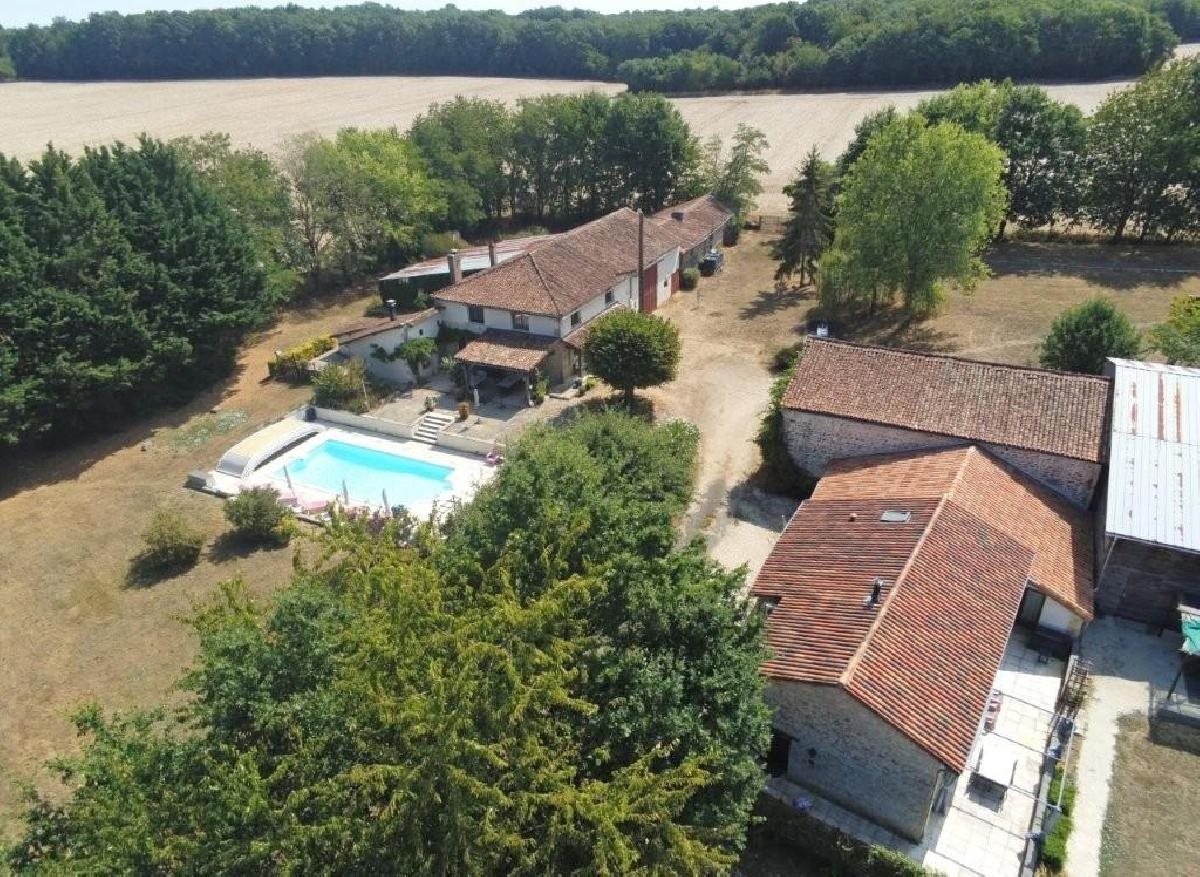Maison à vendre, 307m², Charroux