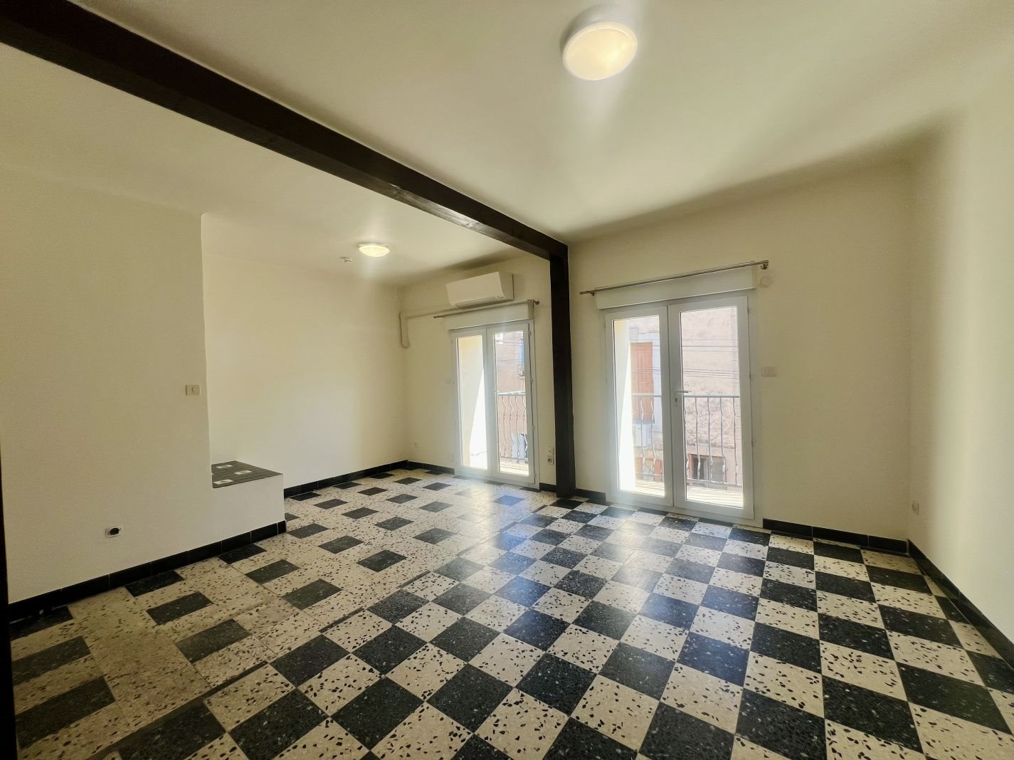 Appartement à louer, 72m², Bessan