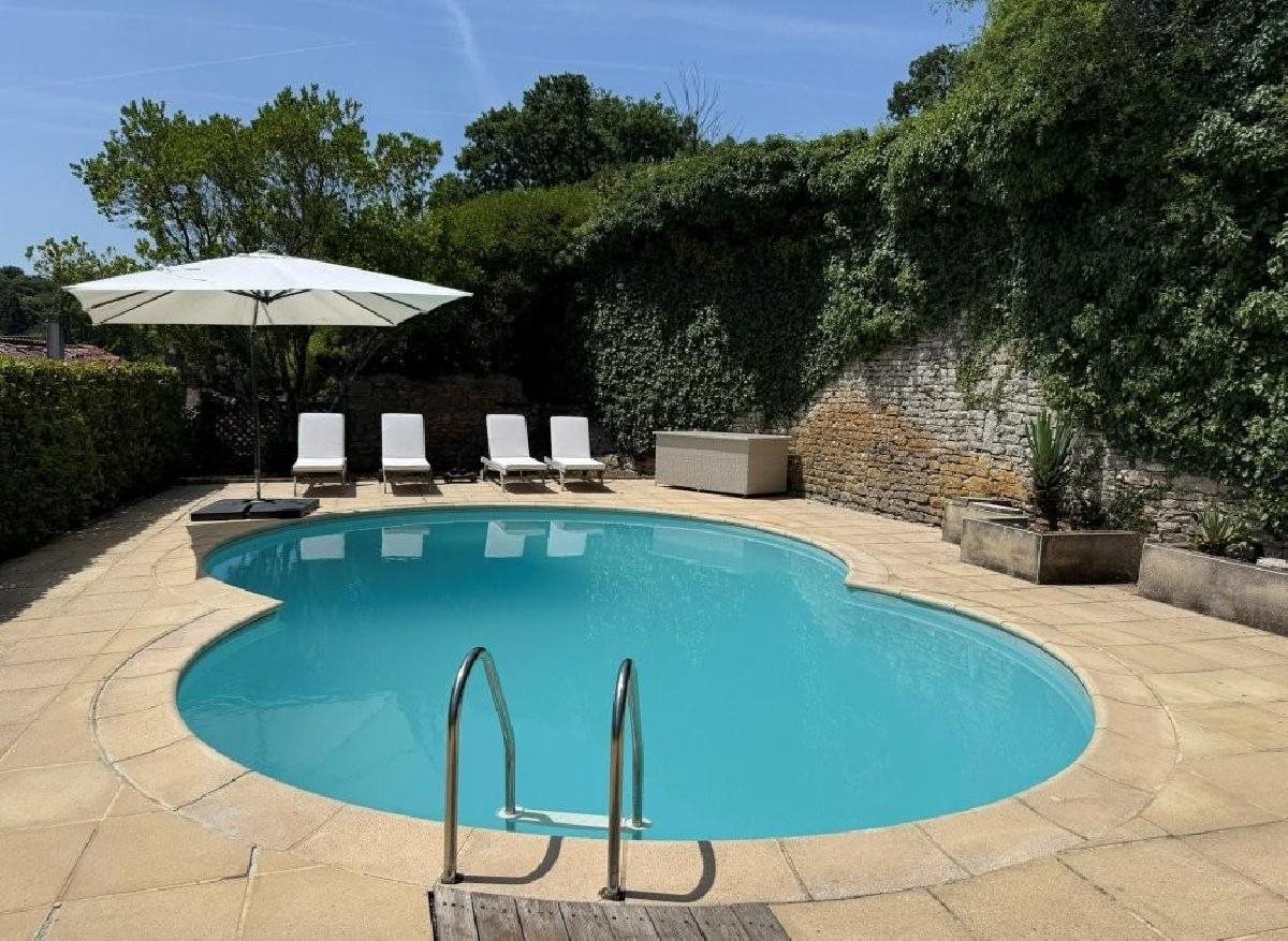Maison à vendre, 284m², Nanteuil-en-Vallée