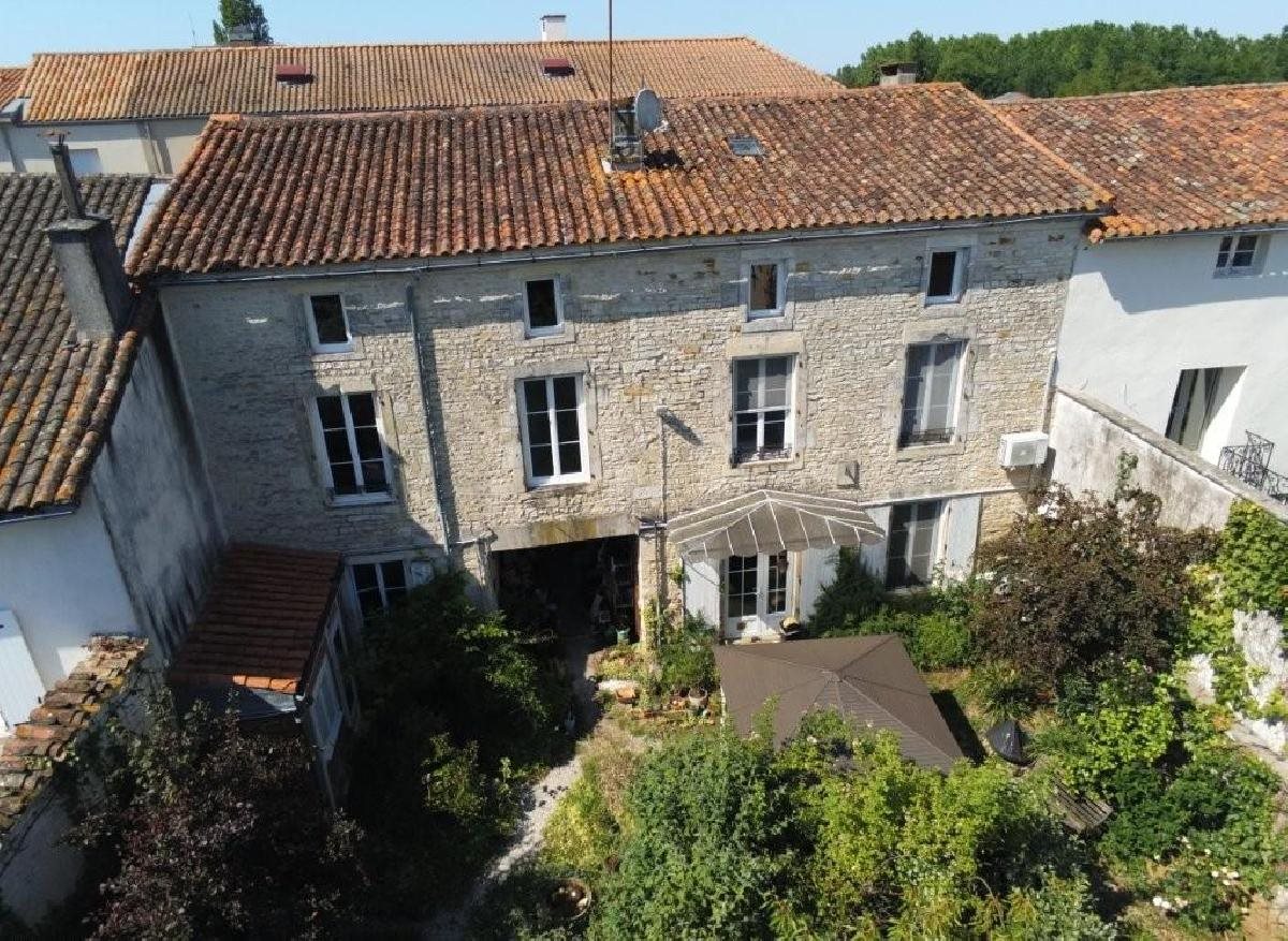 Maison à vendre, 224m², Aigre