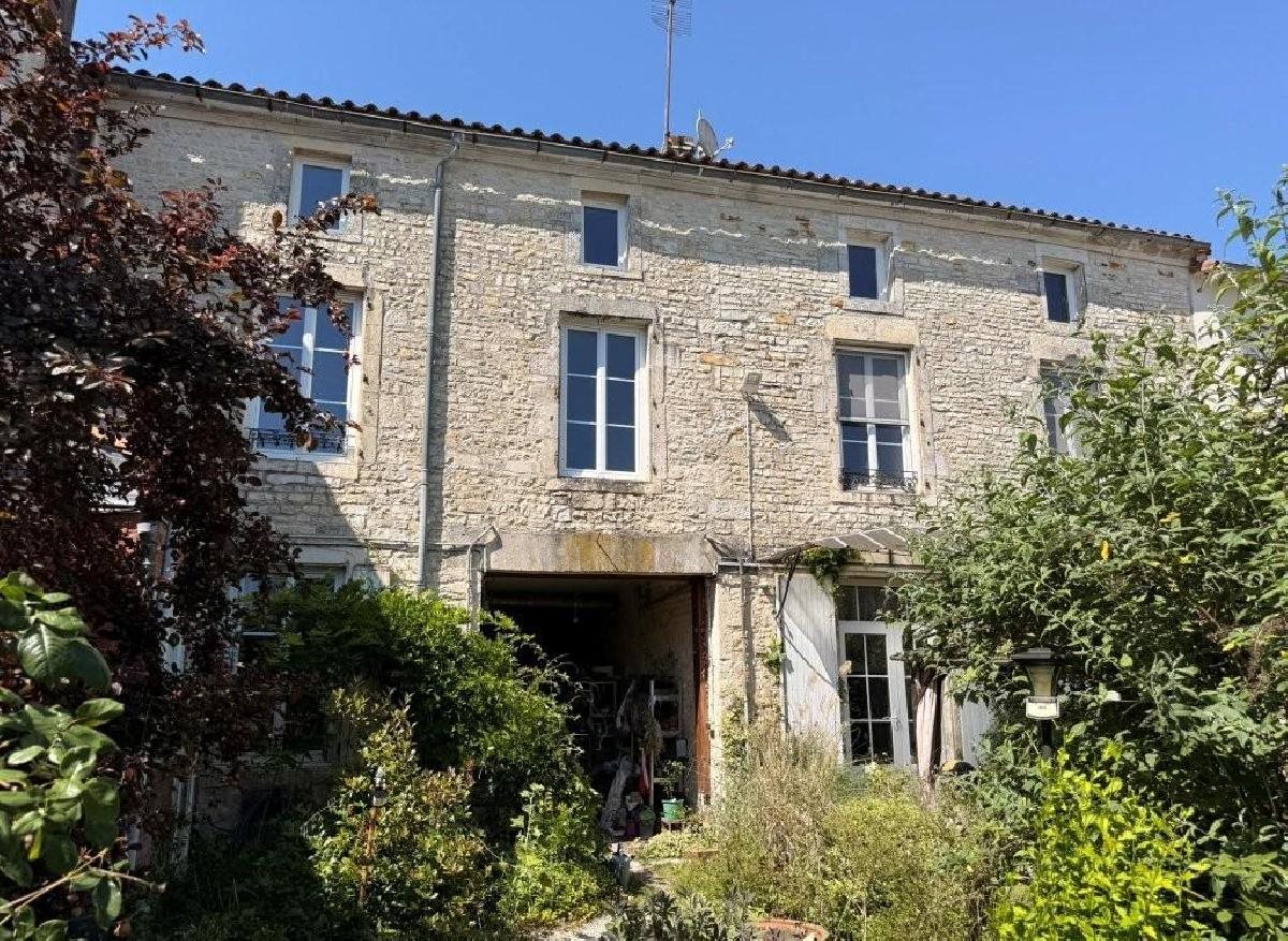 Maison à vendre, 224m², Aigre