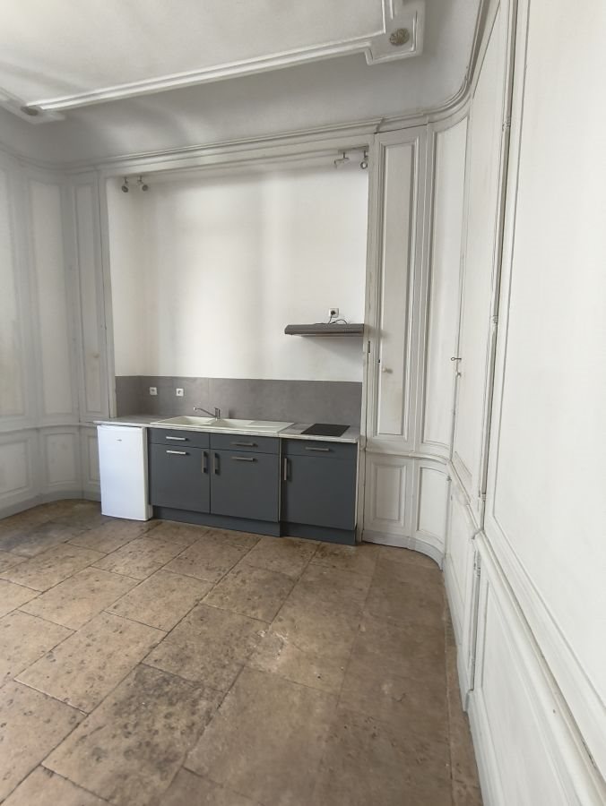 Appartement à louer, 27m², Nîmes